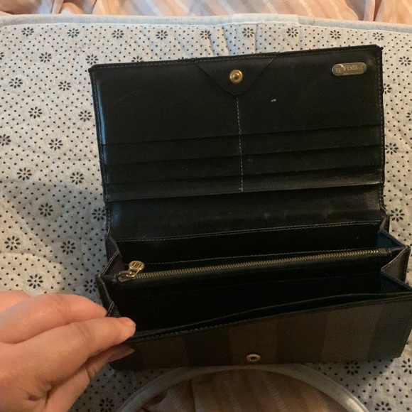 FENDI long wallet authentic - Picture 5 of 5